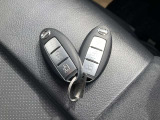 インテリジェントキーです。リクエストスイッチを押すだけでロックを開閉できます。キーを取り出す必要がなく荷物を持っているときなど便利です。
