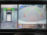 ナビ画面にアラウンドビュ-モニタ-の映像を映し出しています。  狭い場所での車庫入れをサポ-トしてくれる便利アイテムです。