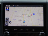 【ナビ】メモリーナビ(CN-FX800D)付きです。目的地を設定すれば初めての場所でも簡単に行くことができます。もちろん音楽だって聴けちゃいます♪