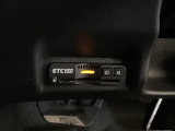 ハンドルの左下にETC2.0がついています。高速道路の料金所の通過も楽々です!。 カードの取り出しもしやすい場所についています。