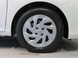 純正のスチールホイール+ホイールキャップ装着車です。