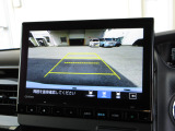 バックをするとき自動でリアの様子が映る『リアカメラ』付き!画面で確認しながらバックができますから安心ですね。でも、目視も大切ですよ!安全第一でお願いします!