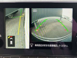 アラウンドビューモニターは4方のカメラで真上から車を見たようにモニターで確認ができる日産の自慢の装備です。是非実際の車で体感してみてください。