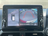 車を真上から見下ろしているかのように周囲の状況を把握して安心して駐車が行えるアラウンドビューモニターが付いています