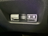 ハンドルの左下にETC2.0がついています。高速道路の料金所の通過も楽々です。 カードの取り出しもしやすい場所についています。