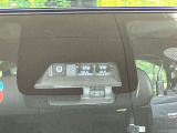【トヨタセーフティセンス】走行中に前方の車両等を認識し、衝突しそうな時は警報とブレーキで衝突回避と被害軽減をアシスト。より安全にドライブをお楽しみいただけます。