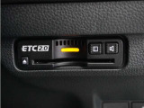◆ETC2.0装着◆進化したドライブ体験。料金収受システムだけだったETCが生まれ変わって、高速道路を賢く使うETC2.0に進化しました。多彩な情報サービスが便利で快適なドライブ体験を提供します。