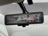 [スマートルームミラー]車両後方をミラーに映し出すため、悪天候の時でも視界は良好♪