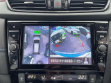 【アラウンドビューモニター】このように真上から見下ろしたような映像が映し出されるため駐車やバックが苦手な方でも安心して行うことが可能となります★