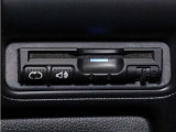 装備されているビルトインタイプのホンダ純正ETC車載器です。セットアップしてからご納車致します。ETCカードを差し込めば高速道路の出入り口ゲートを楽々通過出来ます。
