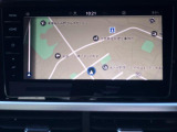 スマートフォン用アプリ[Apple CarPlay][Android Auto]対応の純正ナビ Discover Pro を装備、ラジオのほか、USB、Bluetoothハンズフリー通話にも対応。