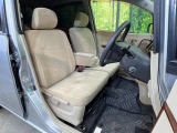運転席シート廻りは使用感も少なく、良好な状態となっています。丁寧に使われていたことがよくわかりますね。