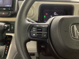 ステアリング左手側はオーディオ関連の操作スイッチです。視線を逸らすことなく運転に集中できます