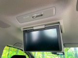 【フリップダウンモニター】大画面モニターで後席でもエンタメをお楽しみいただけます。小さなお子様にも大人気の装備です♪