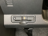ハンドルの左下にETCがついています。高速道路の料金所の通過も楽々です。 カードの取り出しもしやすい場所についています。