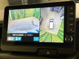 【マルチビューカメラシステム】専用のカメラにより、上から見下ろしたような視点で360度クルマの周囲を確認することができます☆死角部分も確認しやすく、狭い場所での切り返しや駐車もスムーズに行えます。