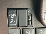 【パワースライドドア】スマートキーや運転席のスイッチでスライドドアの開閉が可能♪電動だから力を入れてドアを開ける必要が無く、小さいお子様でも、重い荷物を持っている時もラクに開け閉めできます♪