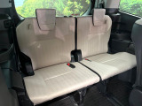 3列目シートはもちろん状態良好☆大人でもゆったりと座って頂けますので、大人数でのお出かけもラクラクです♪ご家族で、気の知れた仲間で、ドライブに行くのが楽しみですね♪