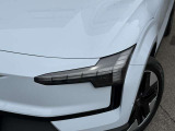 ボルボアイデンティティを進化継承する印象的なトールハンマーライトが、自信に溢れたモダンなフェイスを表現しています。