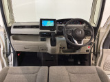 【前方視界】開放的な前方視界!運転がしやすく疲れにくいです♪窓が大きく、見通しがとっても良いおクルマですよ♪