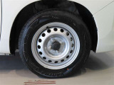 純正のスチールホイール+センターキャップ装着車です。