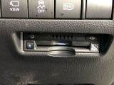【ETC2.0装着車】カーナビと連携させることで全国の「ITSスポット」と双方向通信し渋滞を回避するルートを案内します。情報配信を受けるたびに最速のルートを再検索。料金所もストレスなく通過できます。