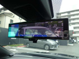 インテリジェントスマートルームミラーは、後席にゲストがの乗車時やお荷物などで後方確認ができない場合は後方確認専用カメラでくっきり!安心ですね!