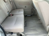 しっかりとした後席シート。皆でのドライブが楽しめます。
