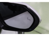 BSMを装備。さらに、後退時車両検知警報【RCTA】を搭載しています。バックで出庫する際に左右から接近する車両を検知し、ミラーのインジケーターの点滅と警報音で警告して安全確認をサポートしてくれます。