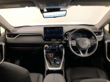 シンプルながら機能性あふれる運転席廻りです。視界性もよく、運転しやすいですよ。
