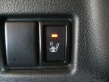 運転席シートにはシートヒーターを装備。