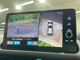 【マルチビューカメラシステム】専用のカメラにより、上から見下ろしたような視点で360度クルマの周囲を確認することができます☆死角部分も確認しやすく、狭い場所での切り返しや駐車もスムーズに行えます。