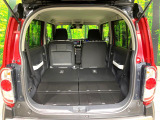 普段のお買い物や通勤、送迎等に十分な荷室スペースを確保しております。セカンドシートを倒すと、大きな荷物の積載も可能です♪