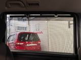 リア席はシェード付きでお子様も安心です!