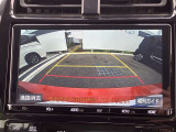 【バックモニター】バックカメラが装着されています。車庫入れが苦手な方もこれがあれば安心ですね