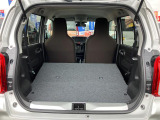 リヤシートも全車消毒済み。シートを倒すとゆったりとした室内空間に★レジャーにショッピングに大活躍!