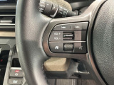 ステアリングにオーディオ操作スイッチが付いています。オーディオ画面に直接タッチしなくても操作が出来ますので、運転に集中できます。