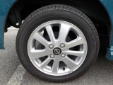 純正14インチアルミホイールに、165/60R14タイヤを装着しております。