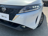 フロントのライトは全てLED仕様です!さらにフロントバンパーにはソナーがついており、アクセルとブレーキを踏み間違っても前にぶつかるリスクを軽減してくれます!!