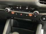運転席/助手席シートヒーターで寒い日もすぐに温かくなり快適に過ごせます。3段階の温度調整が可能です