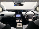 シンプルながら機能性あふれる運転席廻りです。視界性もよく、運転しやすいですよ。