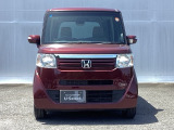 【HID】ディスチャージヘッドライトが装備されています。夜間走行時や雨の日に明るく安全に前方を照らすことが出来ます。対向車からも見えやすいので相手に接近を知らせることも出来ます。