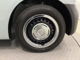おしゃれは足元から、デザインのいいホイールキャップです。お手入れも簡単♪