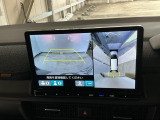 【マルチビューカメラ】周囲の状況を多彩なビューでナビ画面に表示します。駐車場や見通しの悪い交差点での安心感を高めます♪