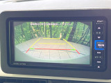 【バックカメラ】駐車時に後方がリアルタイム映像で確認できます。大型商業施設や立体駐車場での駐車時や、夜間のバック時に大活躍!運転スキルに関わらず、今や必須となった装備のひとつです!