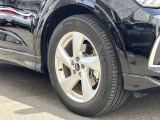 18インチ純正アルミホイール装備 全車両に標準装備の純正アルミホイールは、純正ならではのバランスの良いデザインと、走行安定性をお楽しみ頂けます。