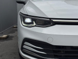 LEDマトリックスヘッドライト「IQ.LIGHT」。フロントカメラで対向車や先行車を検知し、マトリックスモジュールに搭載されたLEDを個別に制御することで最適な配光を実現。