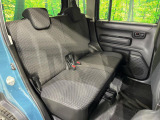 後部座席も気になるようなキズ・汚れやへたり等、大きなダメージはなく、良好な状態です。
