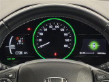 【メーターまわり】ドライバーから見やすい位置にあって安全運転に寄与します。マルチインフォメーションディスプレイでは、クルマに関する情報の確認はもちろん、各種安全機能・装備のON/OFFも設定可能。