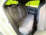 後部座席も気になるようなキズ・汚れやへたり等、大きなダメージはなく、良好な状態です。